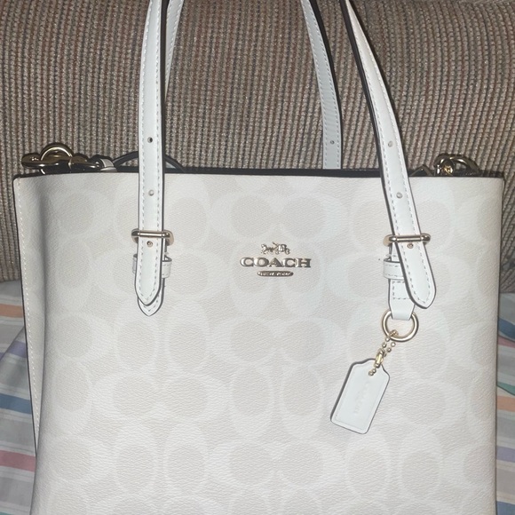 Brand new Coach bag. - Picture 2 of 4